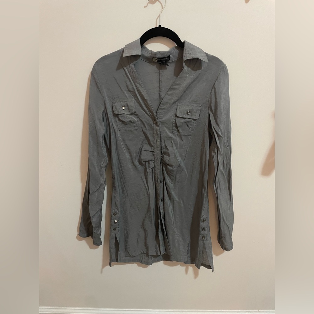 size medium button down top